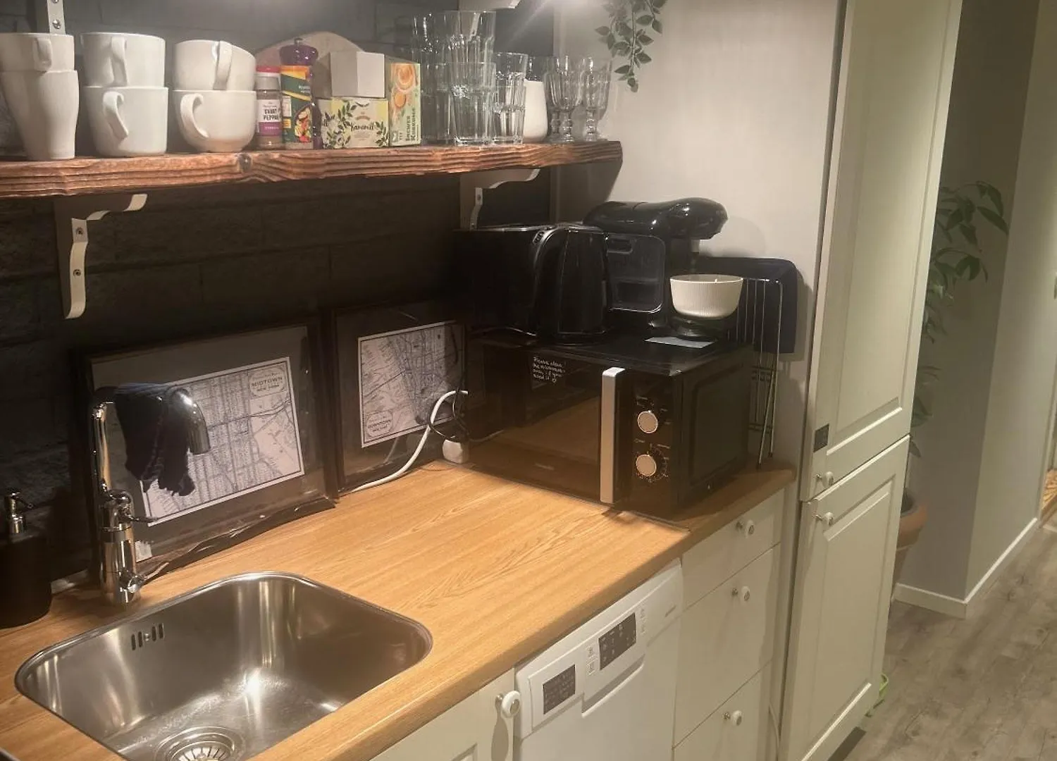 Bed & Breakfast Stockholms Home Away From Home Fisksatra